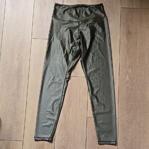 NWOT DAUB Radiance Legging in Olive Green Sz M